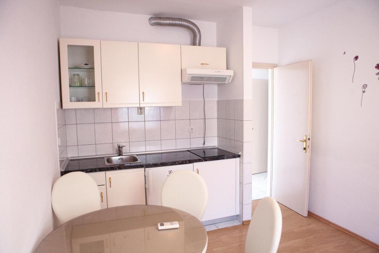 Apartmani Andrej Vodice โวดีเซ ภายนอก รูปภาพ
