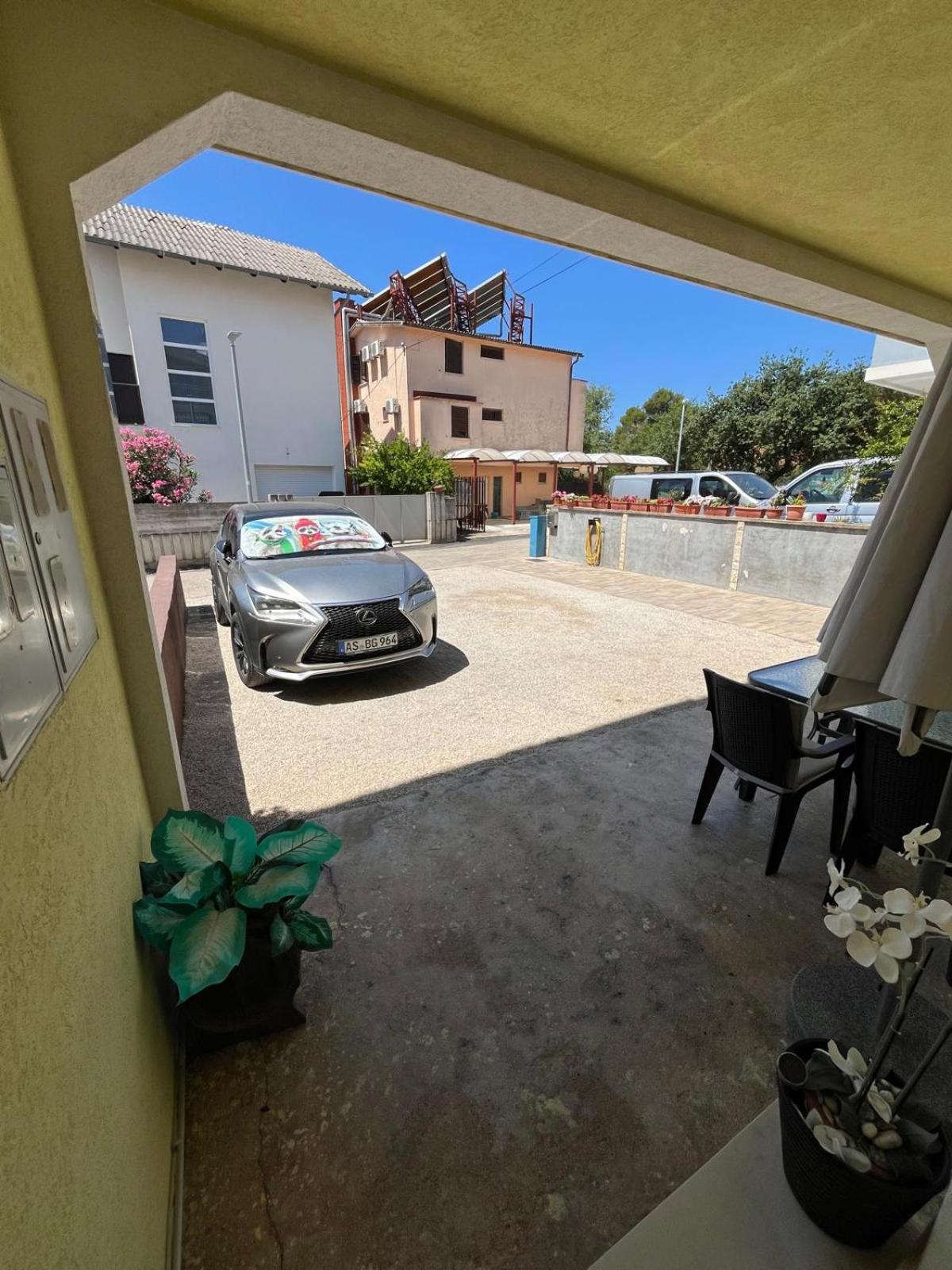 Apartmani Andrej Vodice โวดีเซ ภายนอก รูปภาพ