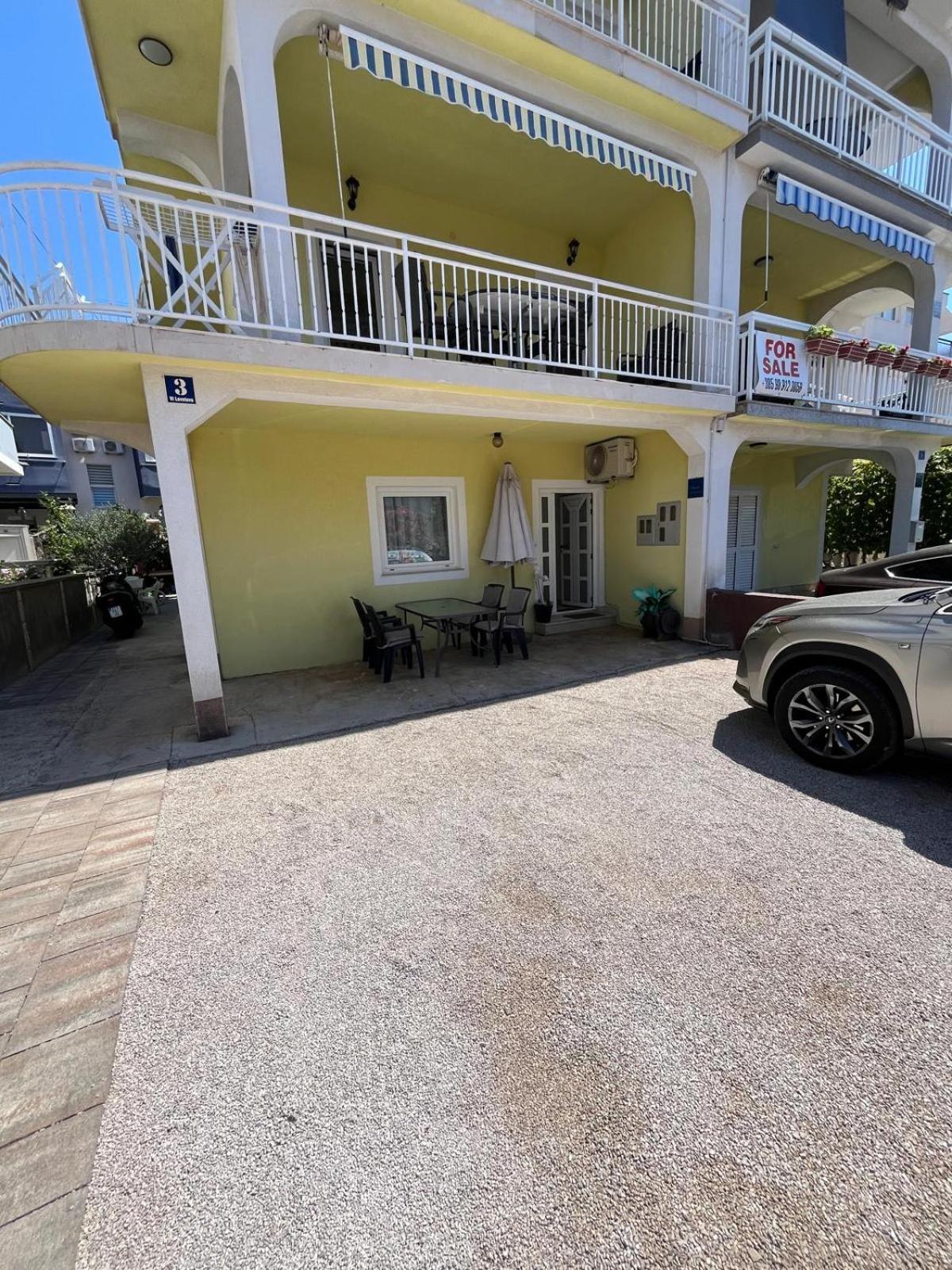 Apartmani Andrej Vodice โวดีเซ ภายนอก รูปภาพ